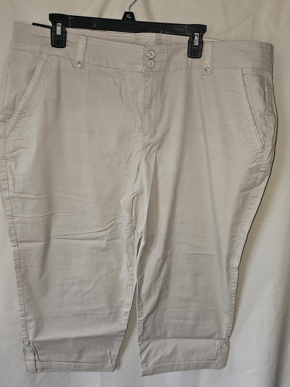 Gloria Vanderbilt Beige/khaki Capri Pants